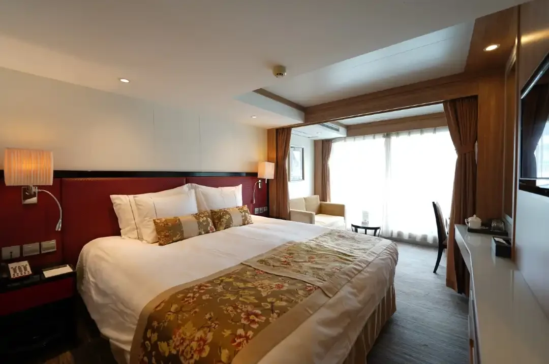 Deck 2 · Deluxe Double Stateroom