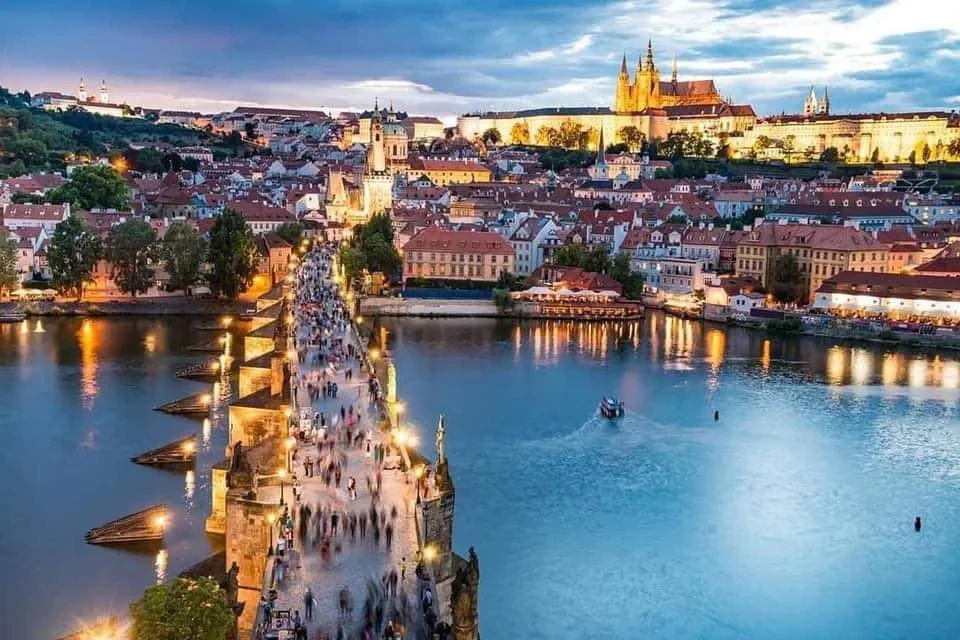 Charles Bridge and Prague Castle at dusk